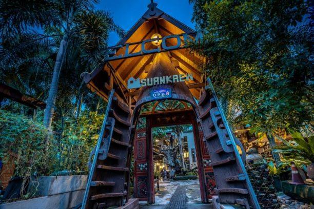 Suankaew​ Art​ Hostel​ チョンブリ エクステリア 写真