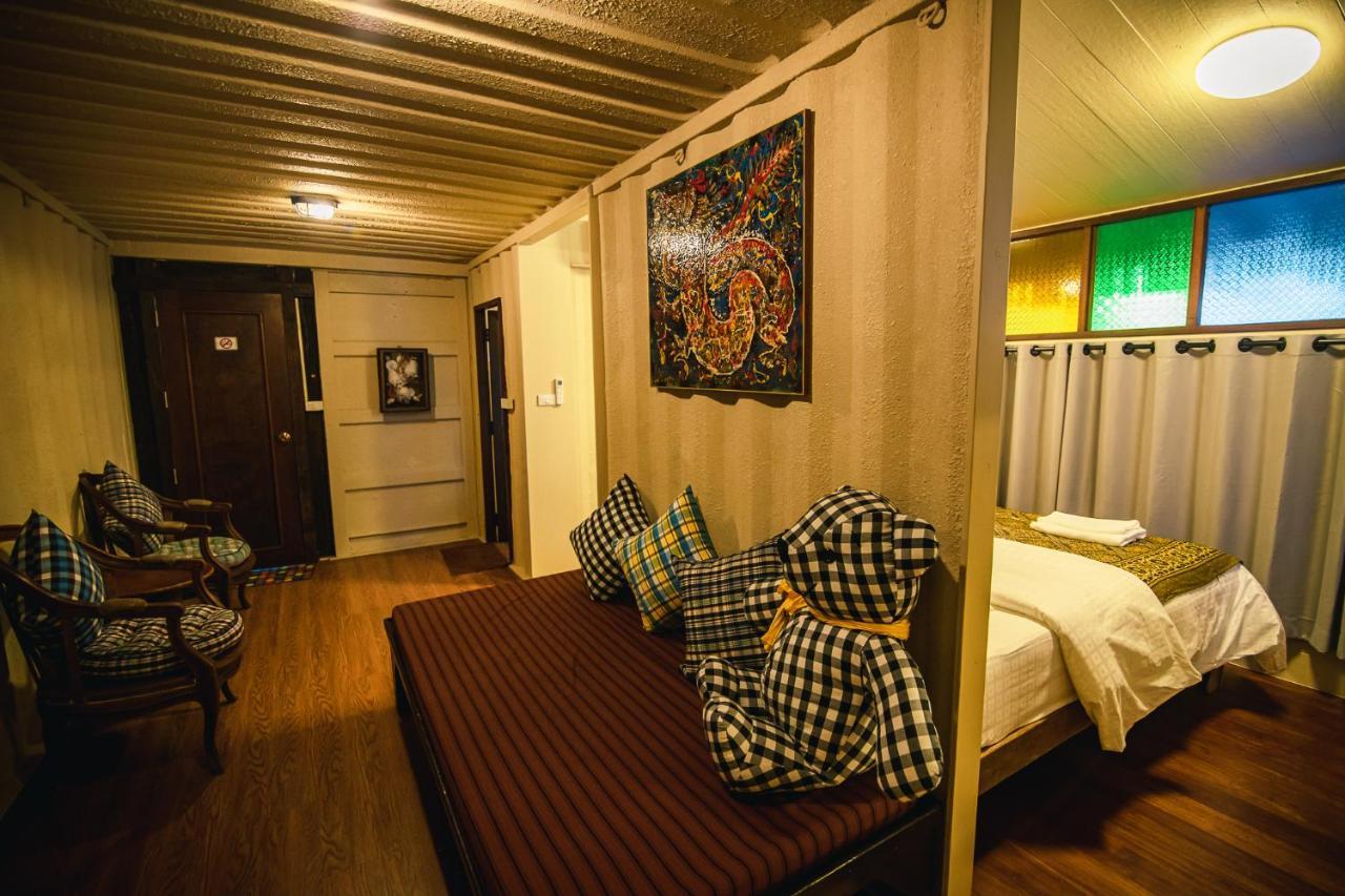 Suankaew​ Art​ Hostel​ チョンブリ エクステリア 写真