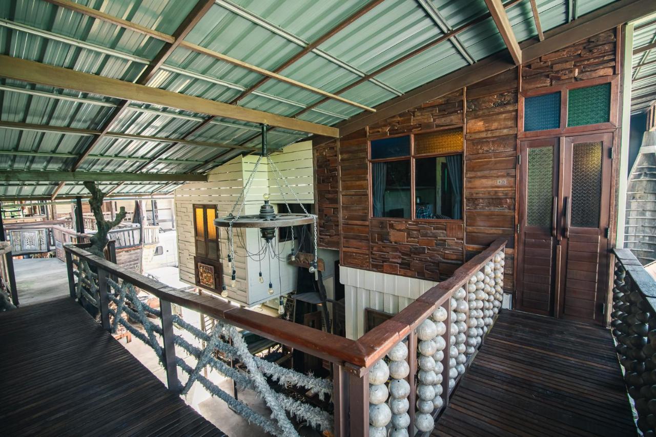 Suankaew​ Art​ Hostel​ チョンブリ エクステリア 写真